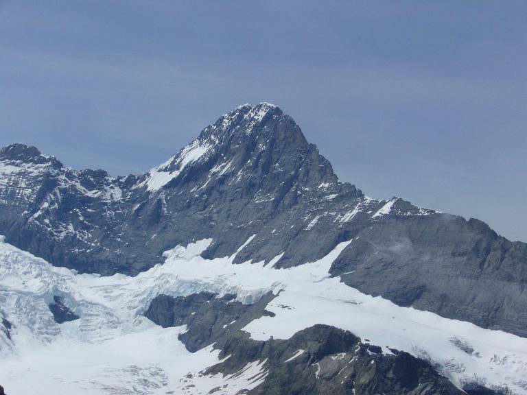 Die Südseite des Eiger. Hier ereignete sich das Unglück beim Aufstieg auf die Mittellegihütte. <span class="copyright">patrick liermann/Wikimedia commons</span>