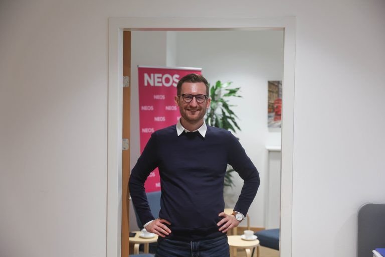 Der Bregenzerwälder ist bereits seit 2013 bei den Neos aktiv. <span class="copyright">Hartinger</span>