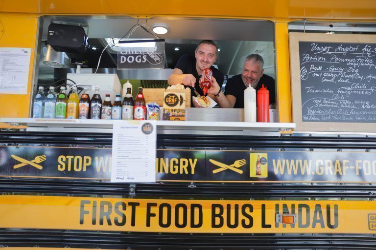 Ein alter Schulbus aus Kalifornien nun unterwegs als Foodtruck. <span class="copyright">Hartinger</span>