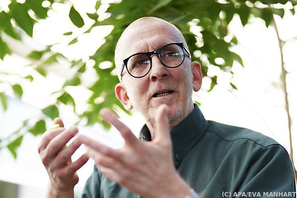 Gunkl gibt in neuem Solo wieder den pointierten Welterklärer