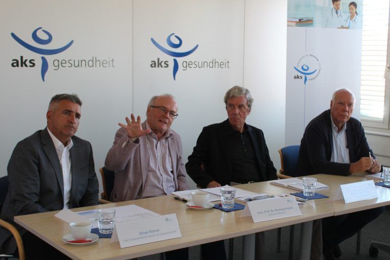 Oliver Rohrer (aks), Reinhard Haller, Albert Lingg, Harald Schlocker (aks/von links) stellten den Suizidbericht vor. <span class="copyright">aks</span>