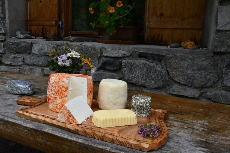 Auf den Alpen wird köstlicher Käse hergestellt. <span class="copyright">Lwk</span>