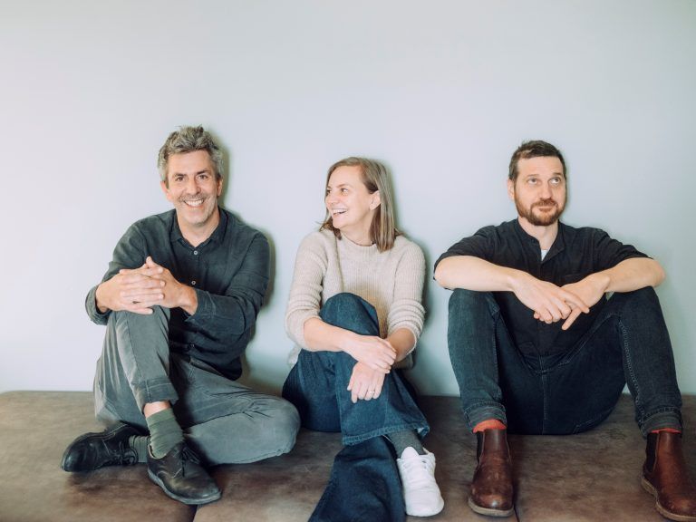 Das Organisationsteam Matthias Felsner, Aurelia Batlogg-Windhager, Martin Fetz (v.l.).<br><span class="copyright">Ian Ehm/Friendship</span>