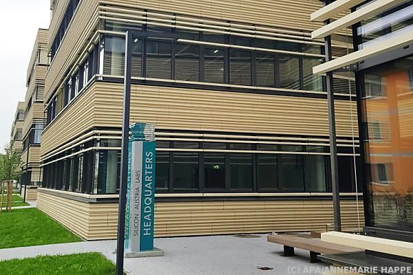 Neuer Forschungsreinraum der Silicon Austria Labs