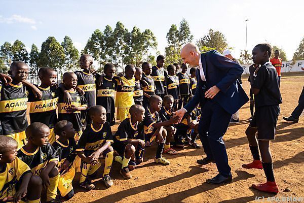 Wirtschaftsminister Kocher besuchte Slum in Kenia