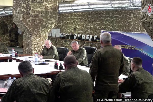 Russischer Verteidigungsminister besucht Front in Ukraine