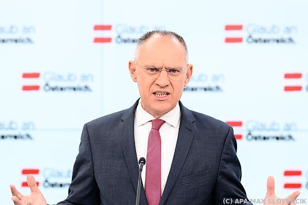 Karner will härtere Strafen nach Fahnen-Vorfällen