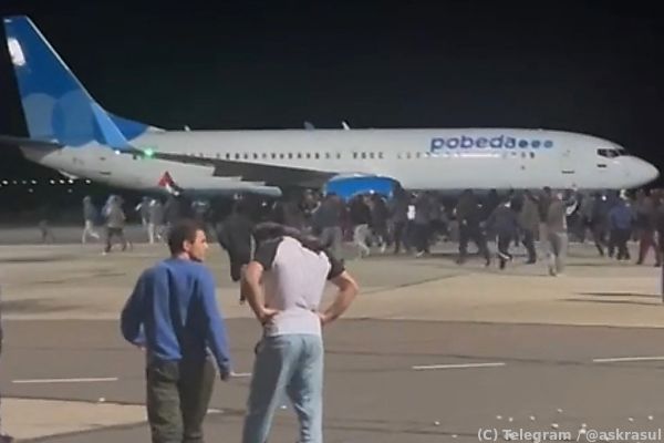 Mob in Dagestan stürmt wegen israelischer Maschine Flughafen