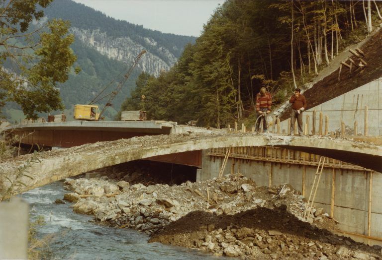 Bau der neuen Straße bei Mellau. <span class="copyright">Bildarchiv Klaus Riezler</span>