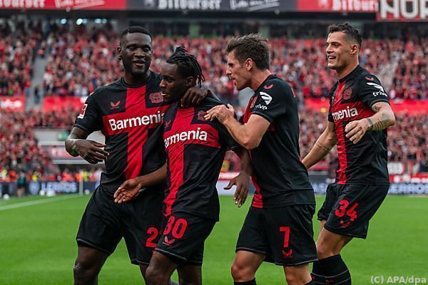 Leverkusen behauptet Tabellenführung mit 3:0-Derbysieg