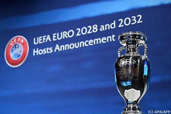 Großbritannien/Irland 2028 EM-Gastgeber, Italien/Türkei 2032