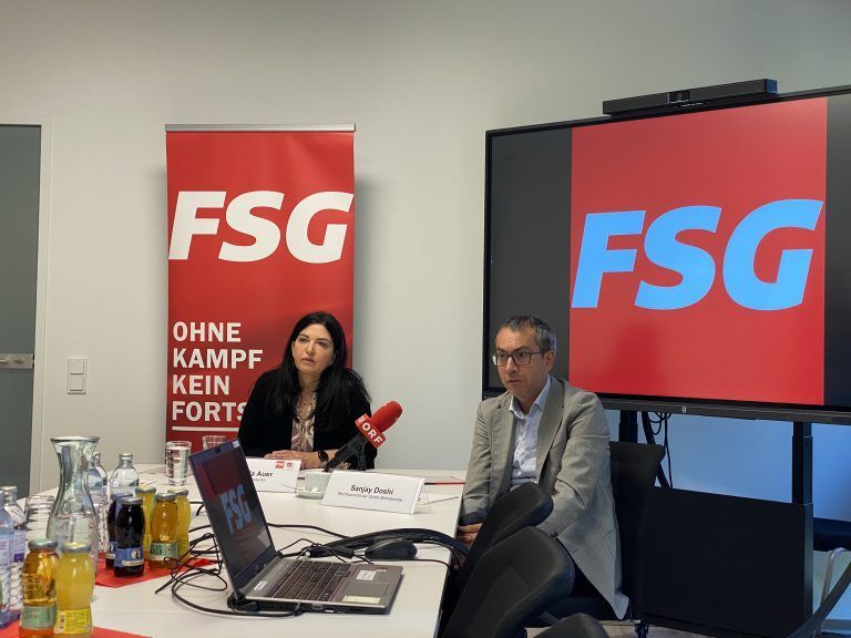 AK-Vizepräsidentin Manuela Auer und Anwalt Sanjay Doshi bei einer Pressekonferenz zum Thema. <span class="copyright">schad</span>