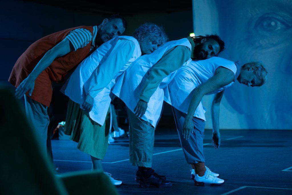 Stickstoff: Tanztheater erweckt Textilindustrie zum Leben