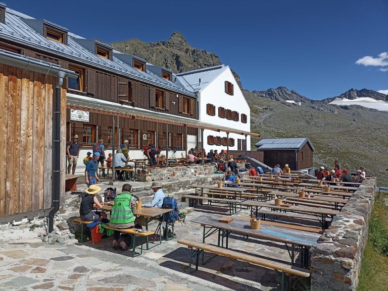 Am 3. Oktober sperrte die Wiesbadener-Hütte zu, am 16. Februar öffnet sie wieder für Wintersportler. <span class="copyright">Wiesbadener-Hütte</span>