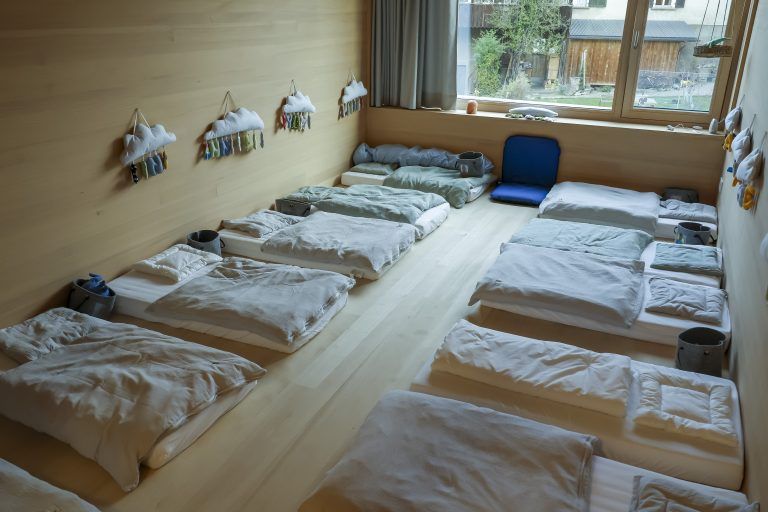 Hier schlafen die Kinder, die über Mittag bleiben. <span class="copyright">Paulitsch</span>