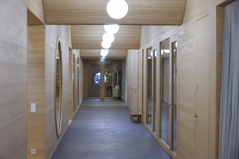Holz und Glas sind die dominierenden Elemente im Bienenhaus.<span class="copyright"> Paulitsch</span>