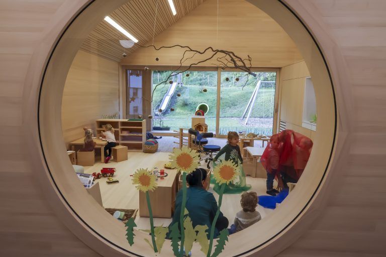 Die Räume sind durch Fenster oder Glastüren vom Gang aus einsehbar. <span class="copyright">Paulitsch</span>