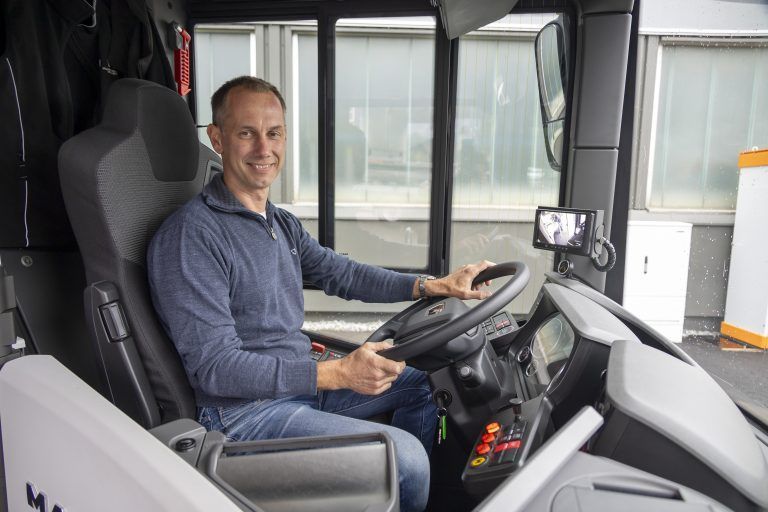 Martin Amann hat den neuen Bus die vergangenen zwei Wochen getestet. <span class="copyright">Paulitsch</span>