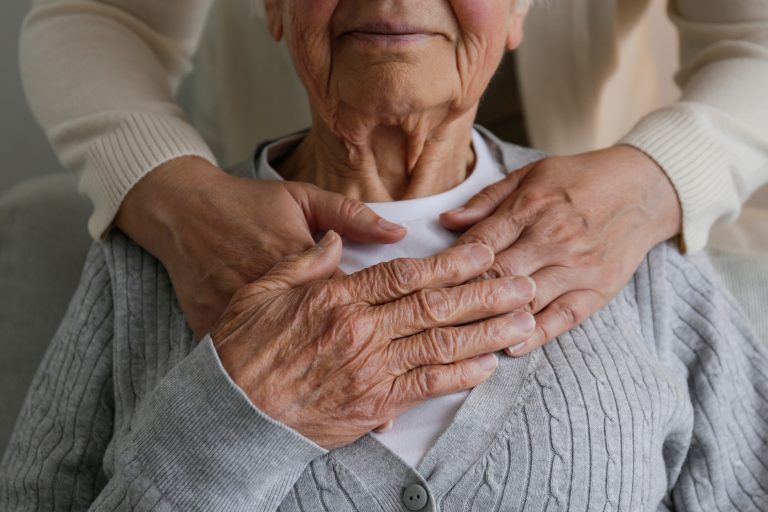 Landesrätin Wiesflecker zieht Entlastung pflegender Angehörige einer Anstellung vor. <span class="copyright">Shutterstock</span>
