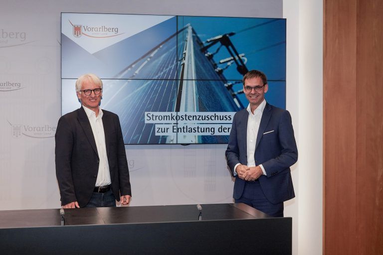 Bürgermeister Paul Sutterlüty und Landeshauptmann Markus Wallner bei der Pressekonferenz. <span class="copyright">land vorarlberg/7PRO.TV</span>