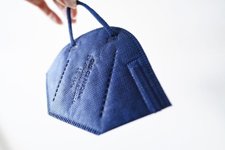 Der Griff zur Maske kann derzeit sinnvoll sein.<span class="copyright"> APA/EVA MANHART</span>