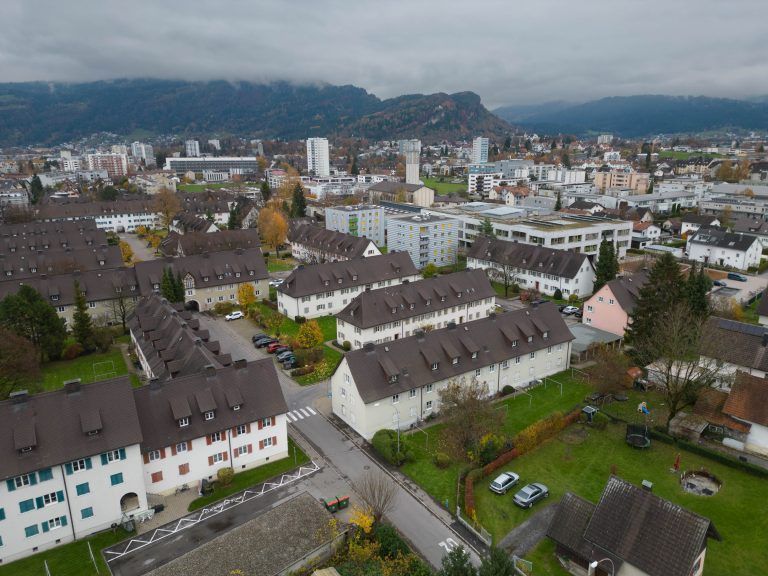 Die Südtirolersiedlung an der Rheinstraße in Bregenz ist 80 Jahre alt. Für die Wohnungen finden die Stadt kaum mehr Mieter. <span class="copyright">hartinger</span>