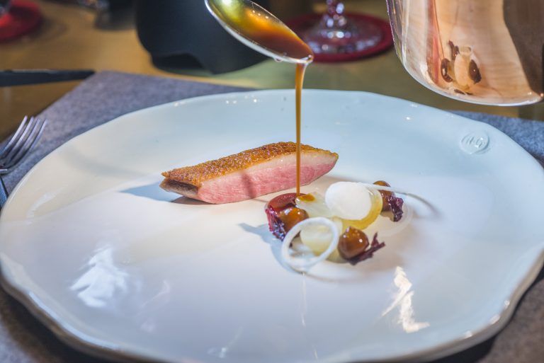 Die Nummer 1 im Land: Edle Kulinarik im Rote Wand Chef's Table. <span class="copyright">Petra-Blaha</span>