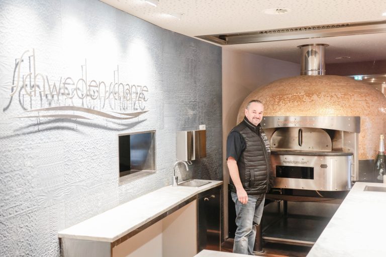 Der große Pizzaofen ist das Schmuckstück des Lokals. Dieser wird ab Februar wieder eingeheizt. <span class="copyright">hartinger</span>