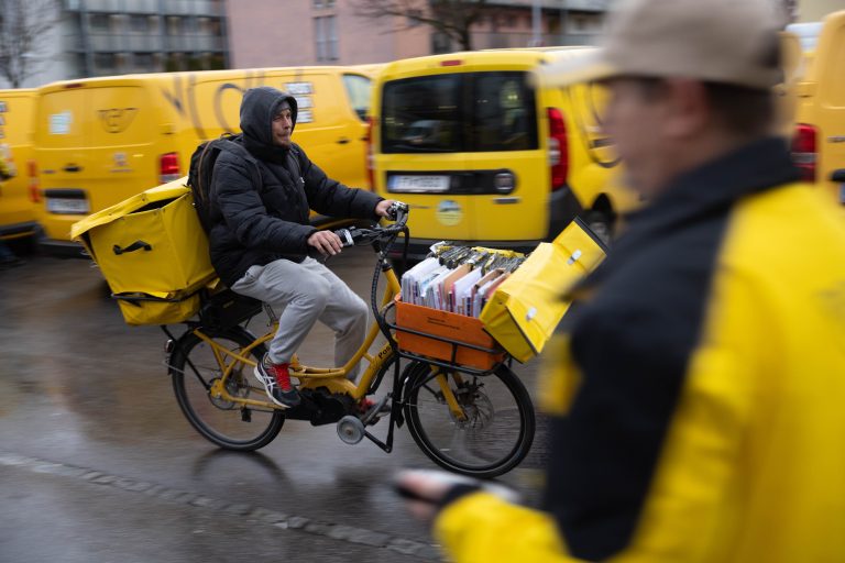 Mit dem E-Bike bei jedem Wetter unterwegs. <span class="copyright">Hartinger</span>