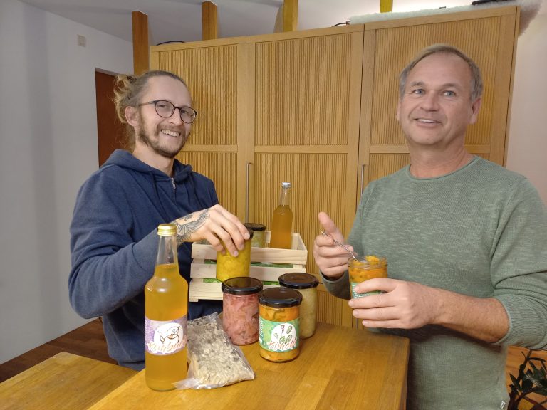 Markus Vallaster (r.) mit dem Lustenauer Produzenten Sanjay Bösch. <span class="copyright">Privat</span>