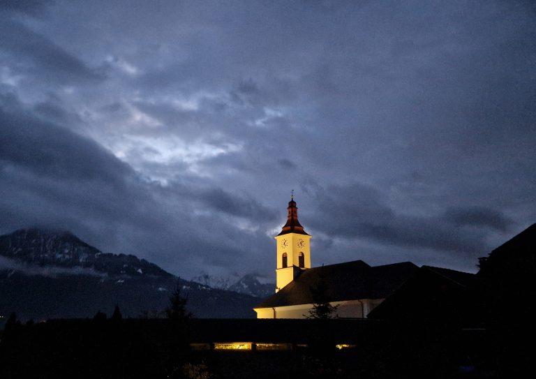 Start- und Zielpunkt ist die Satteinser Kirche. <span class="copyright">Gerhard Vylet</span>