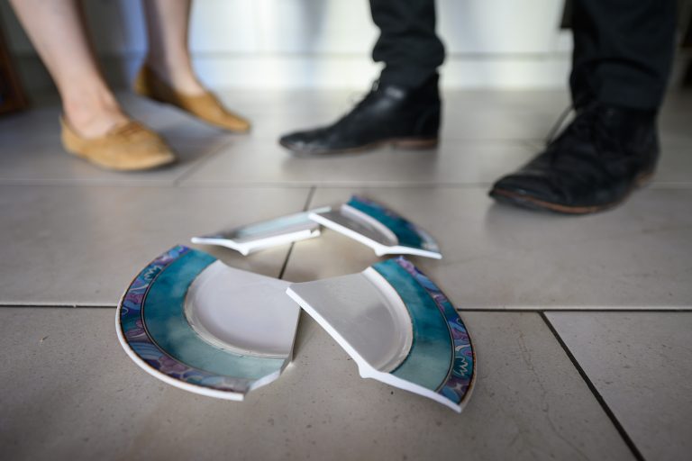 Wer in den eigenen vier Wänden nicht vor Scherben sicher ist, muss dies nicht still erdulden.<span class="copyright"> SEBASTIAN GOLLNOW/DPA</span>