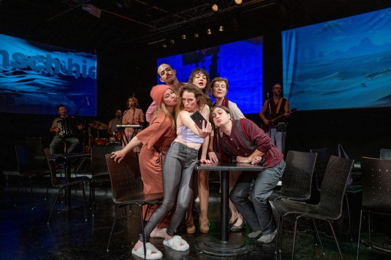 Das Aktionstheater Ensemble im Spielboden. <span class="copyright">Beate Rhomberg</span>