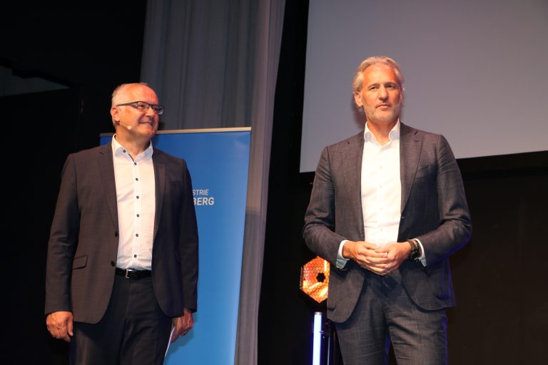 Elmar Hartmann mit seinem Vorgänger Martin Ohneberg beim IV-Sommerempfang. <span class="copyright">Lutz</span>