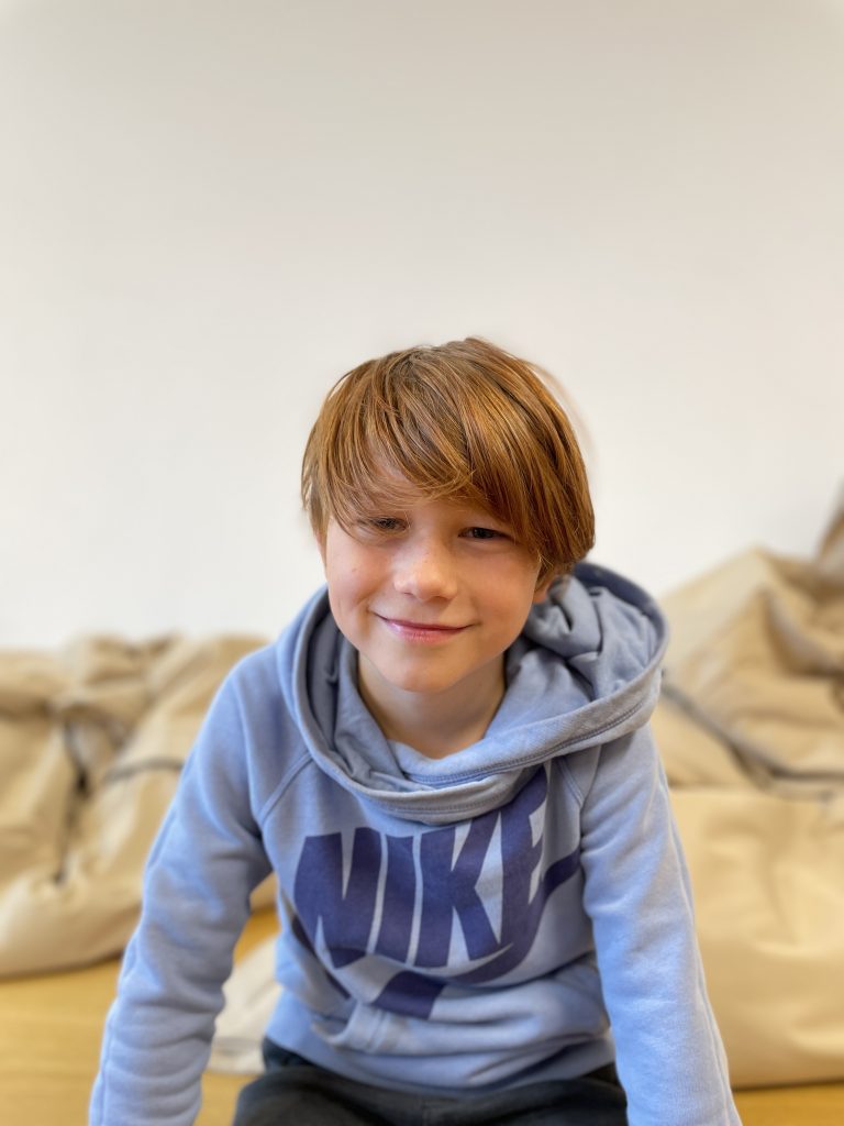 Kacper (8) feiert in Österreich und Polen Weihnachten. <span class="copyright">NEUE/Holzer</span>