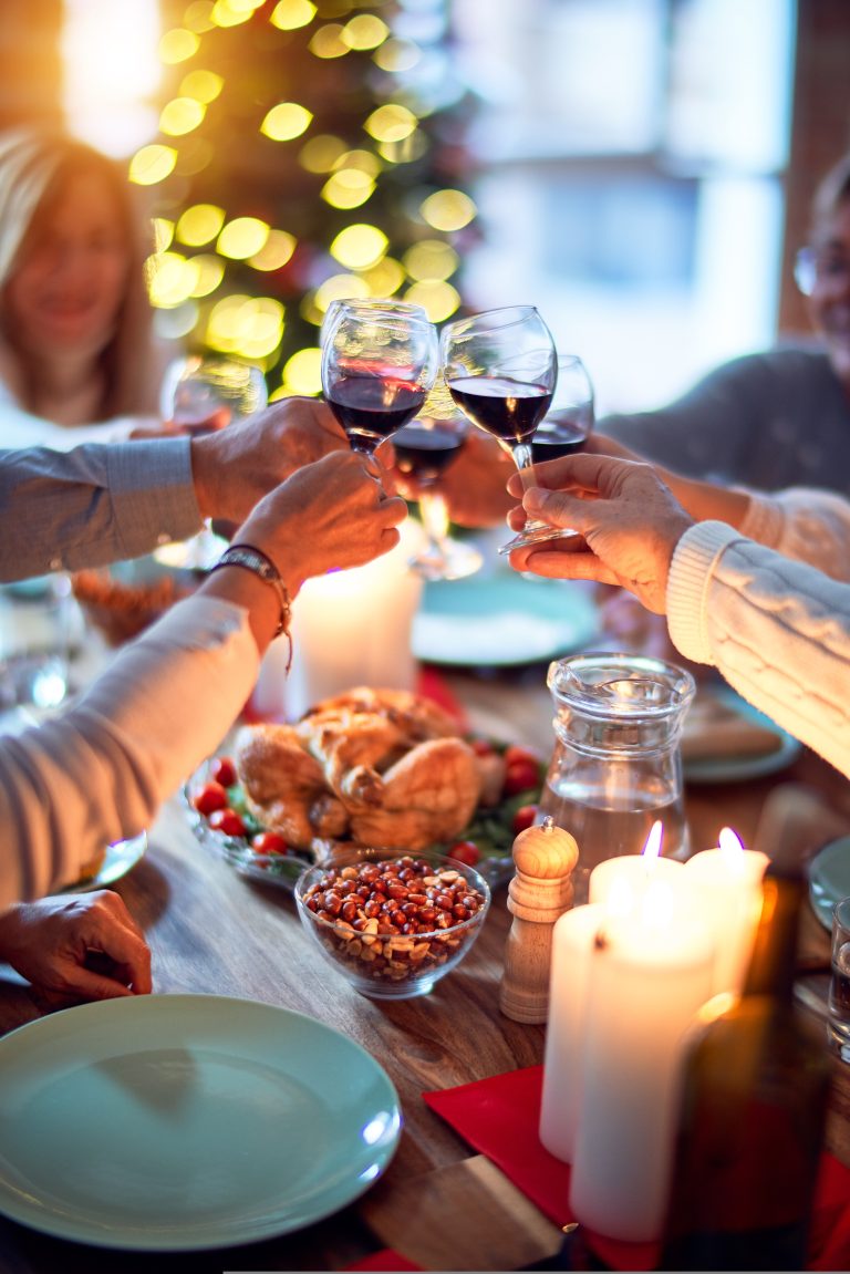 Auf einen genussvollen Silvesterabend mit Freunden. <br><span class="copyright">unsplash</span>