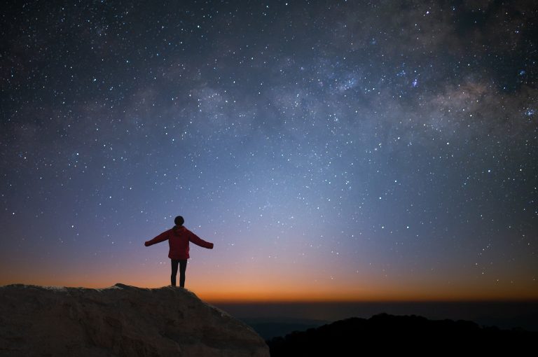 Für Diözesanbischof Benno Elbs ist die Geburt Jesu die Sternstunde der Menscheit. <span class="copyright">shutterstock</span>