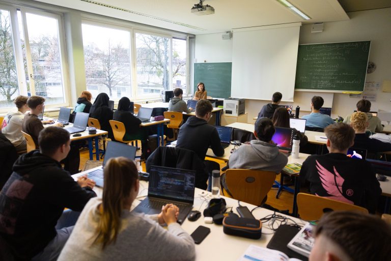 Unterricht mit Laptop: Alltag an der HAK Bregenz. <span class="copyright">Hartinger</span>