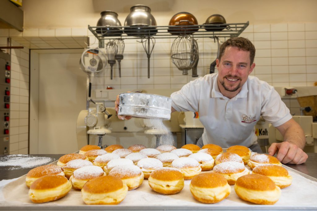 Wie isst man Krapfen eigentlich richtig?