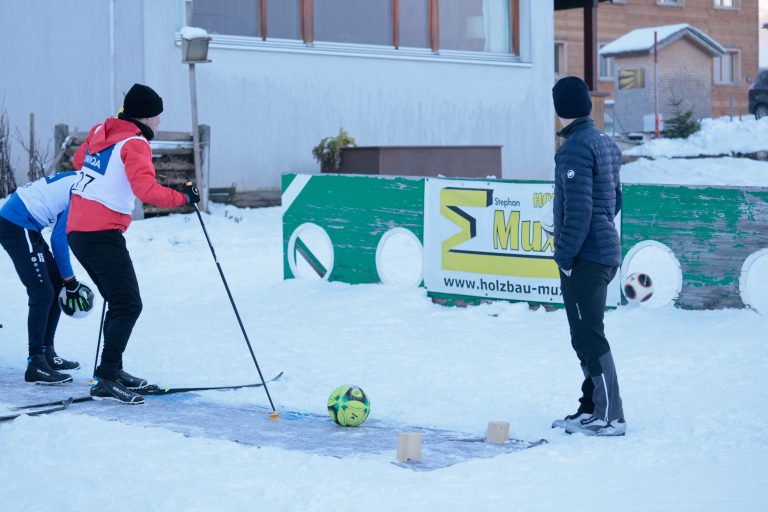Beim Kurztrainingslager in Au wurde der Spaß großgeschrieben. Heraf lief einen starken Biathlon, versenkte dabei an der Torwand alle drei Versuche. <span class="copyright">Klaus Hartinger</span>