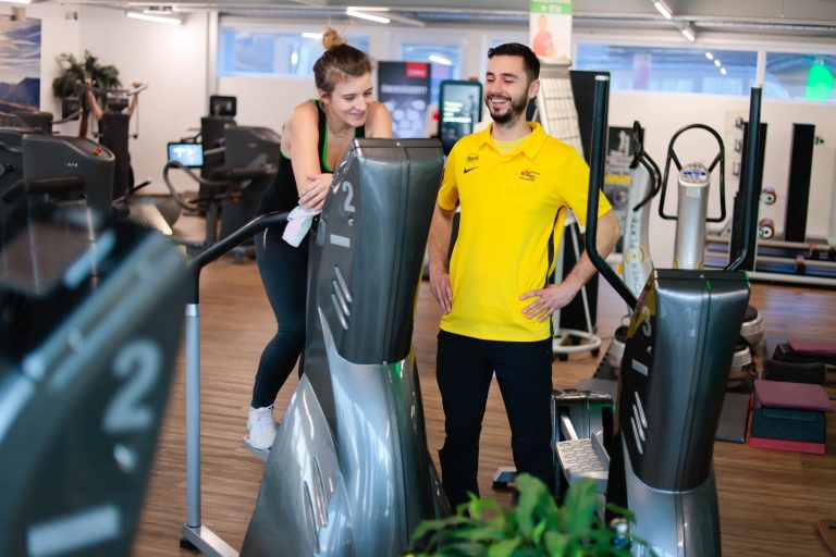 Selin und Trainer Daniel <span class="copyright">Hartinger</span>