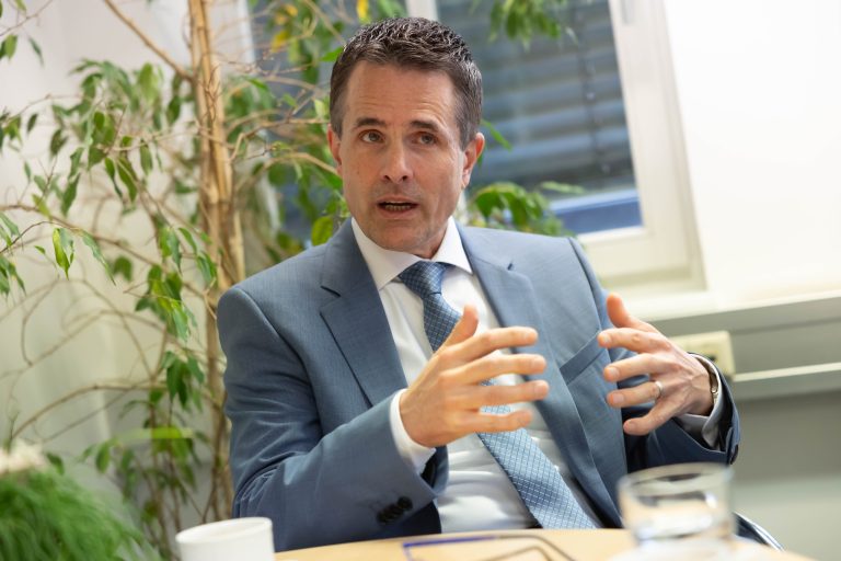 Heiko Richter erzählt über sein erstes halbes Jahr als Bildungsdirektor und die weiteren Ziele für dieses Jahr. <span class="copyright">HArtinger</span>