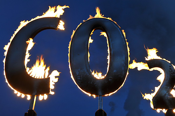 Börsenotierte Firmen stießen 2023 mehr CO2 aus