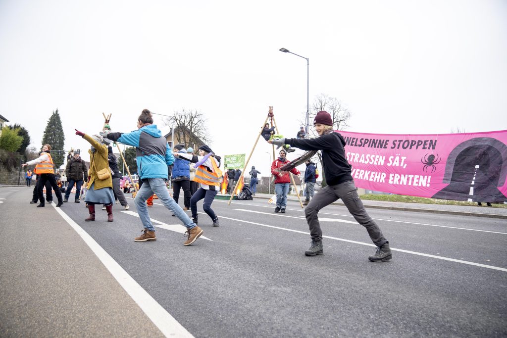 Rundumschlag: ÖVP-Stadtrat und Anwalt zeigt Klimaaktivisten, Polizei und Behörde an
