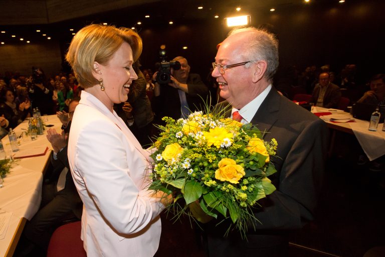 Andrea Kaufmann am 29. Mai 2013 bei der Amtsübergabe mit ihrem im Jahr 2019 verstorbenen Vorgänger Wolfgang Rümmele.<span class="copyright">Steurer</span>