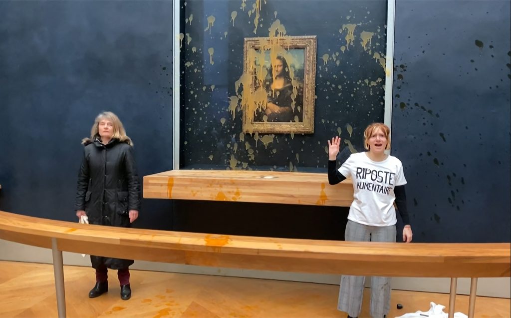 Suppenangriff auf Mona Lisa: Täter sollen an Opfervereinigung zahlen