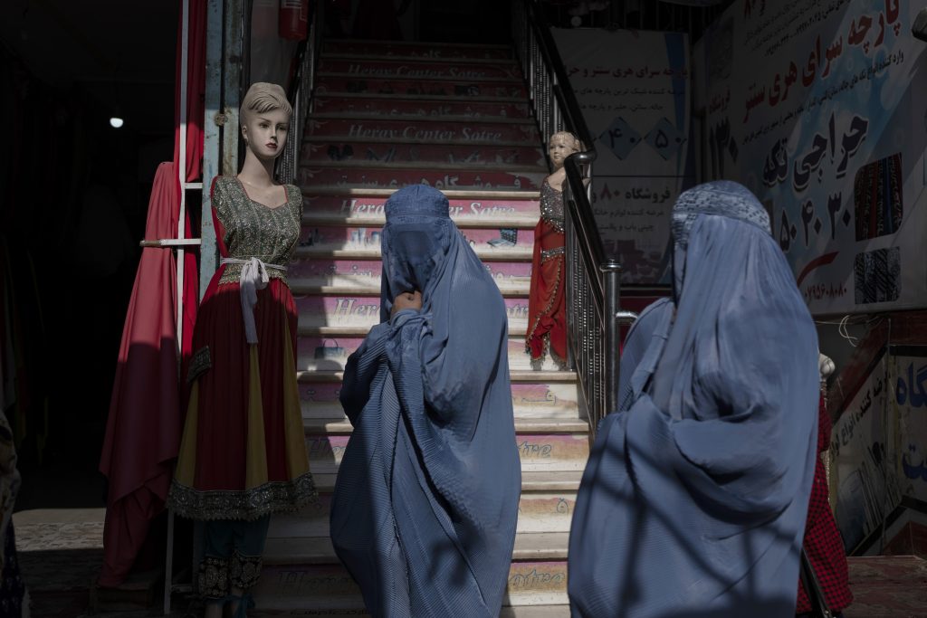 Taliban starten mit willkürlichen Verhaftungen von Frauen