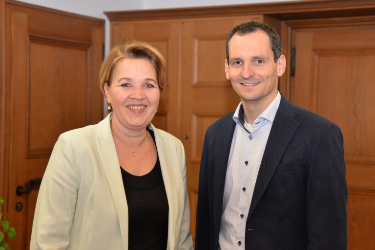 Bürgermeisterin Andrea Kaufmann mit ihrem Wunschnachfolger und Vizebürgermeister Julian Fässler. <span class="copyright">ÖVP</span>