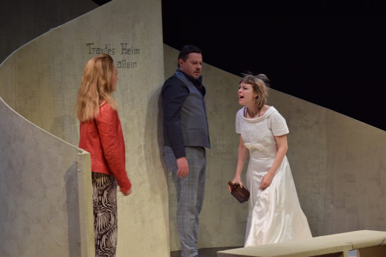 Es geht um ein Geschwisterpaar und die Frau des Mannes. <span class="copyright">Hanke</span>