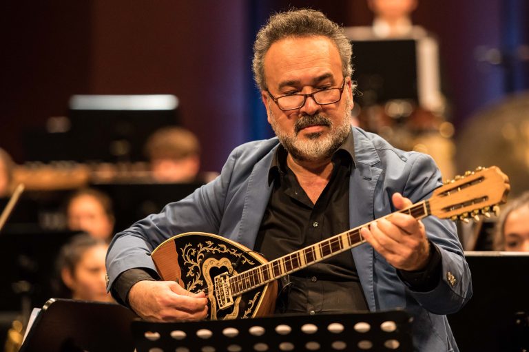 der Aydin Balli auf der Oud. <span class="copyright"> Stefan Hauer</span>